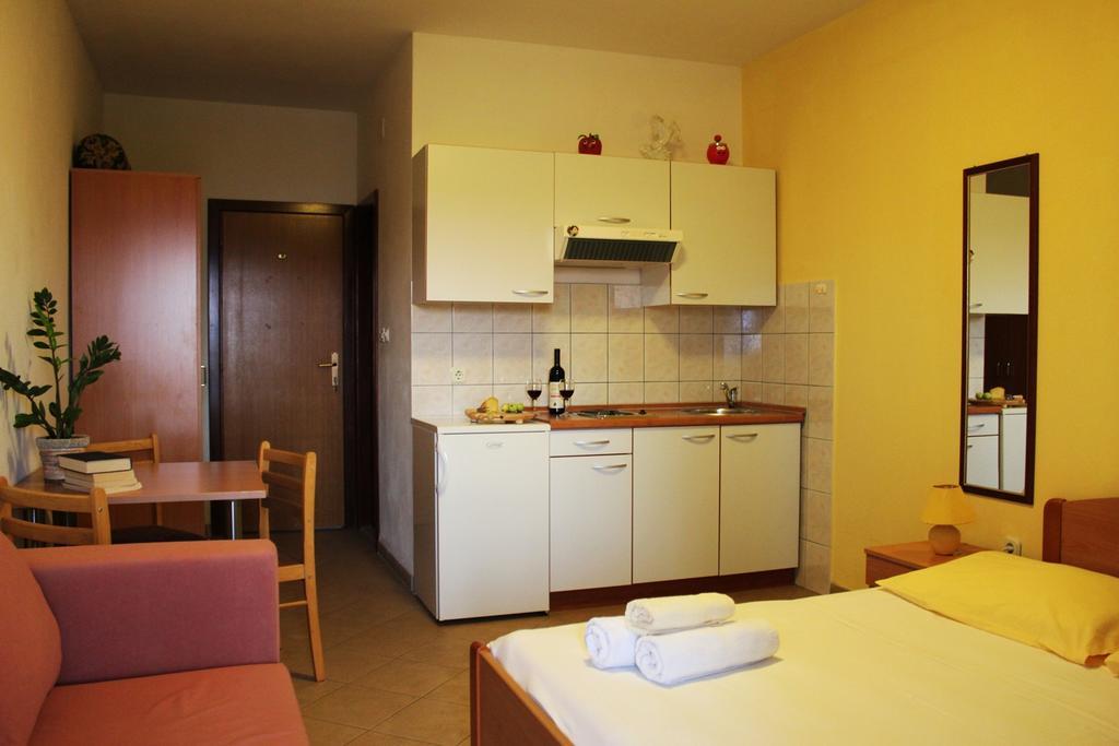 Apartments Ida Sućuraj 외부 사진