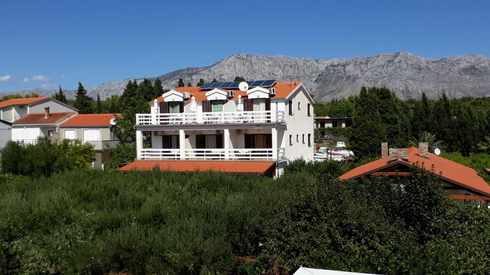 Apartments Ida Sućuraj 외부 사진