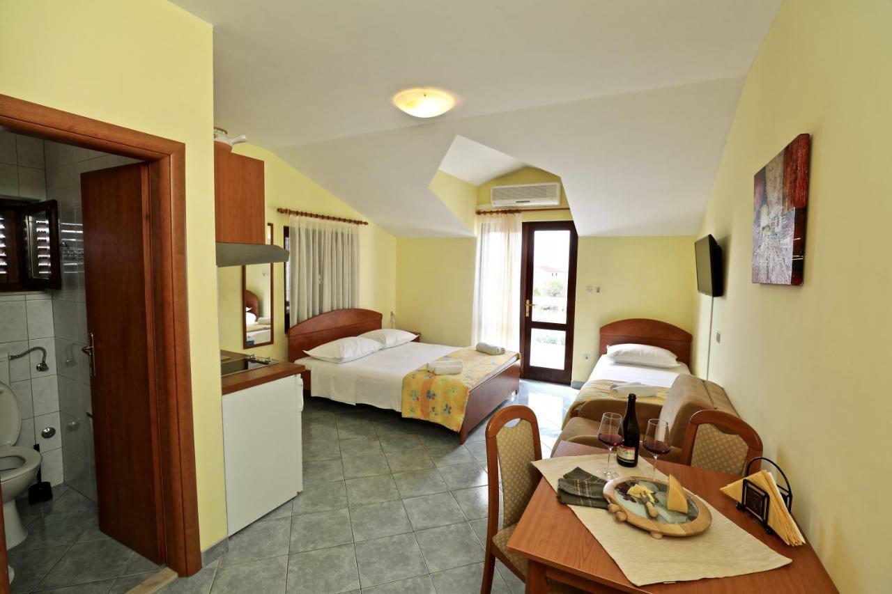 Apartments Ida Sućuraj 외부 사진
