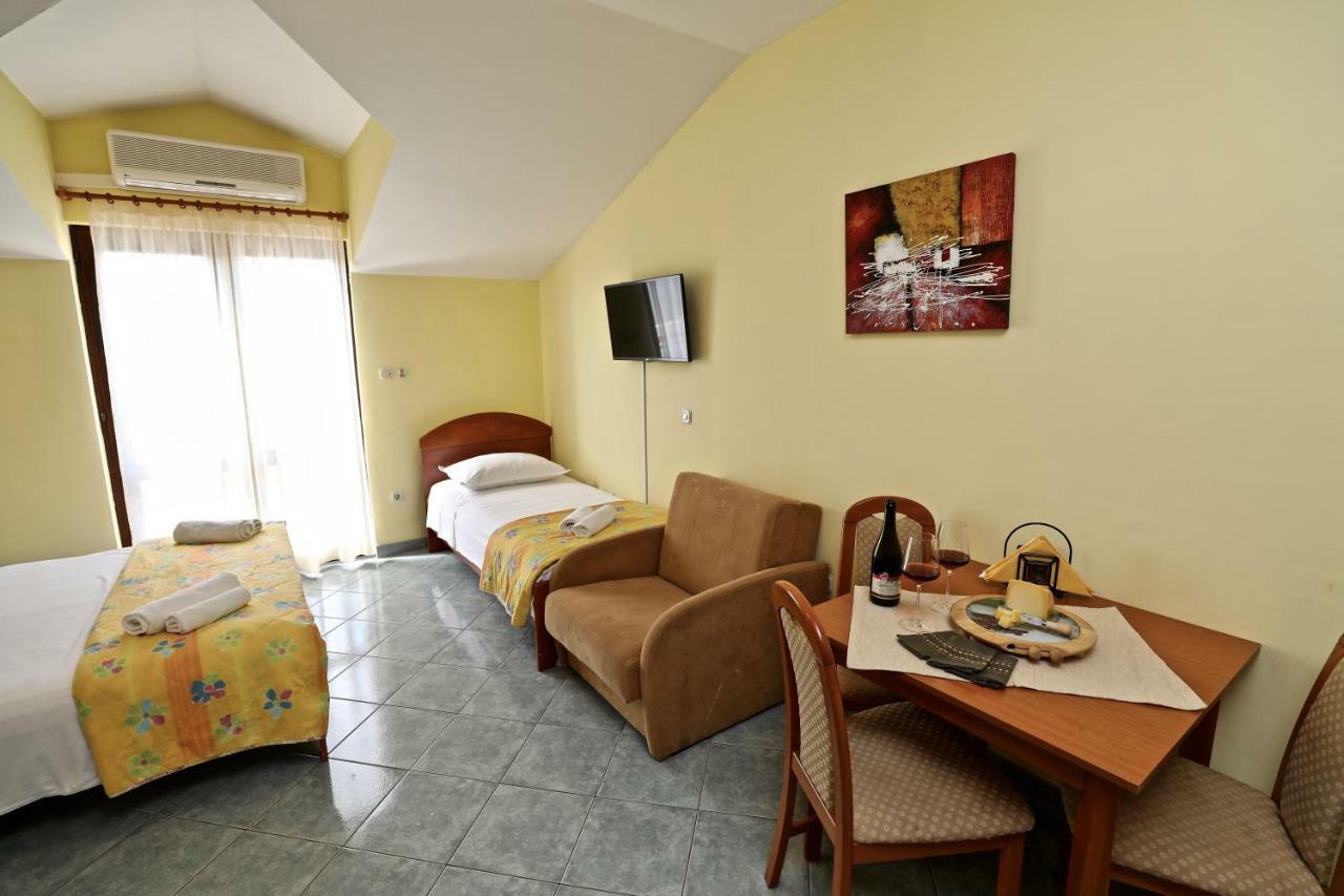 Apartments Ida Sućuraj 외부 사진