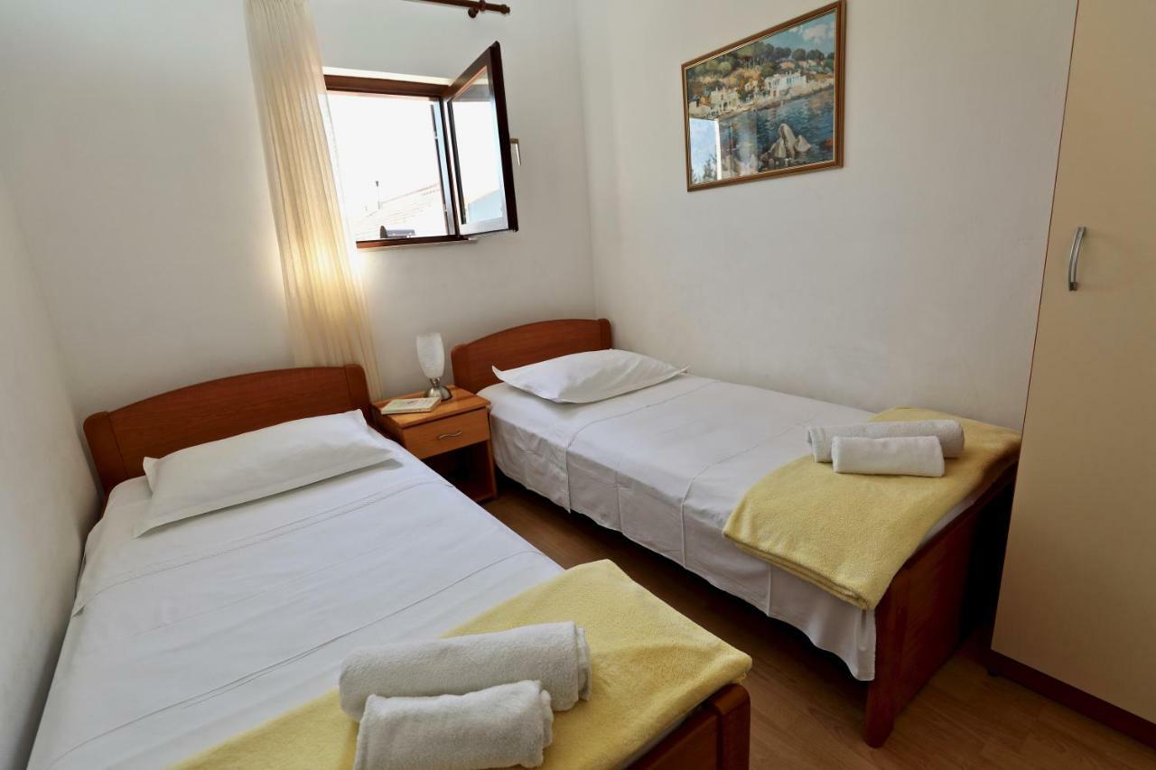 Apartments Ida Sućuraj 외부 사진